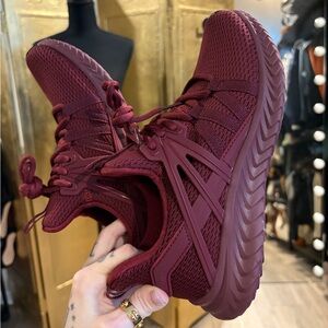 EUC Maroon Burgundy Red Sneakers size 8